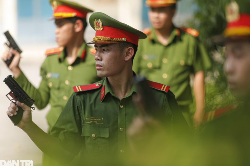 "Trong công tác bảo vệ mục tiêu trọng điểm và bảo vệ hàng đặc biệt, sai sót là điều tuyệt nhiên chúng tôi không thể để xảy ra", Trung tá Võ Văn Phong khẳng định.