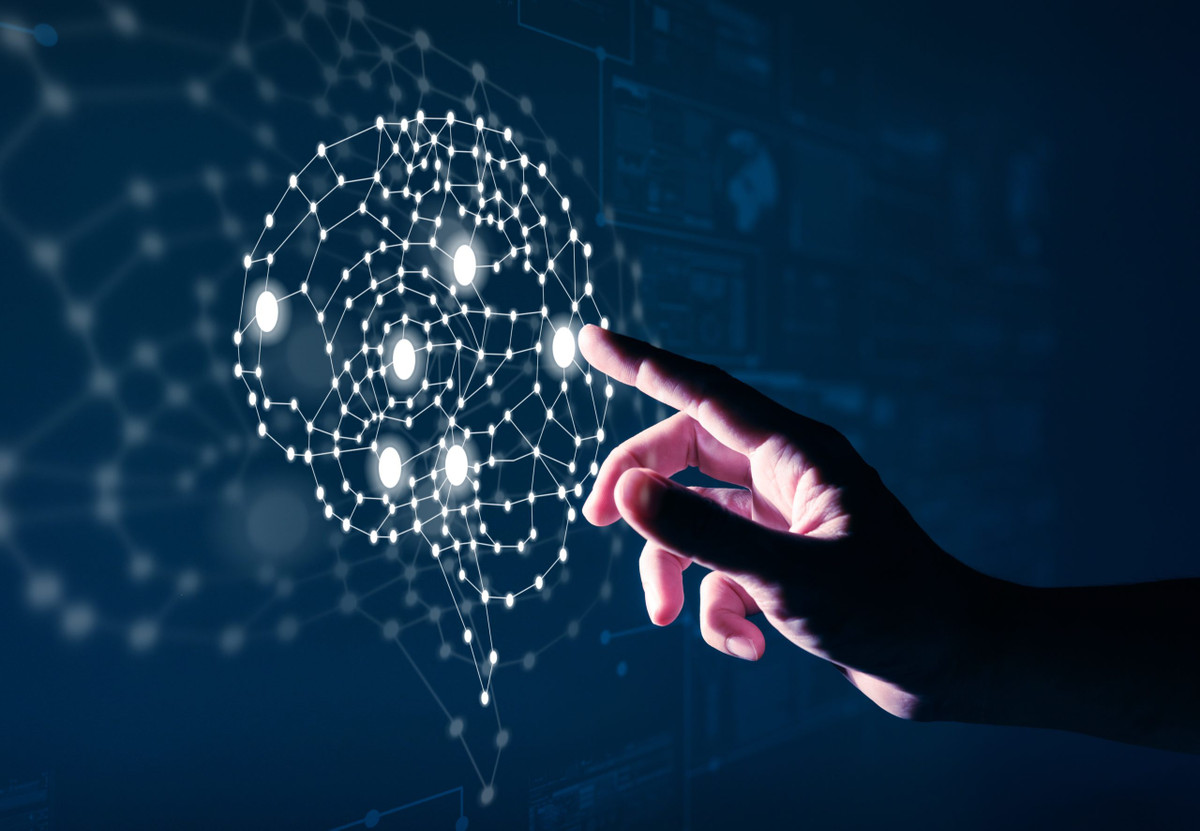 Ông Eliezer giải thích bản kiến nghị "yêu cầu quá ít để giải quyết" vấn đề do sự phát triển nhanh chóng và không kiểm soát của AI gây ra. Ông cho rằng, một AI đủ thông minh sẽ không bị giới hạn lâu trong máy tính.