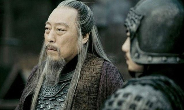 Thậm chí, ngay trước khi chết, Tào Tháo cẩn thận dặn dò con trai Tào Phi rằng: "Tư Mã Ý không phải loại người chịu là bề tôi, tất sẽ can dự vào việc nhà ta". Câu nói này cho thấy Tào Tháo sớm nhận ra dã tâm của Tư Mã Ý và biết người này sẽ không an phận làm bề tôi cho nhà họ Tào.