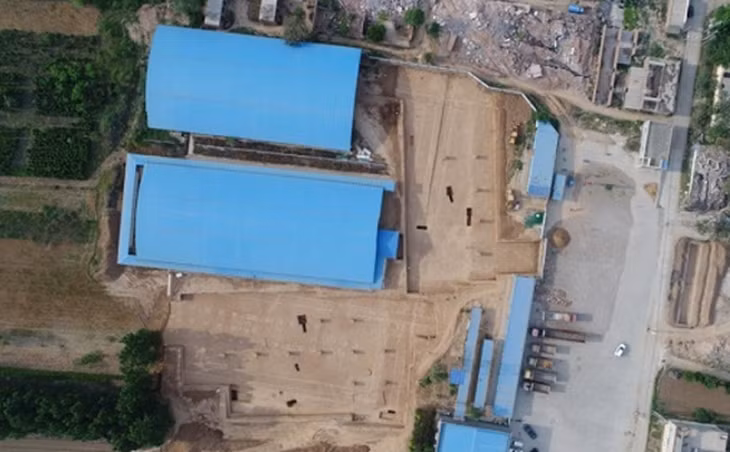 Khi khai quật lăng mộ của Tào Tháo ở An Dương, các chuyên gia tìm thấy bằng chứng đầu tiên vào năm 2009. Đó là một bia mộ có khắc chứ "Ngụy Vũ vương". Phát hiện này là một trong những bằng chứng quan trọng giúp xác định ngôi mộ thuộc về Tào Tháo.