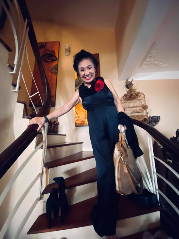 Khi ở tuổi xế chiều, NSƯT Thanh Hương được con cháu quây quần yêu thương và với tinh thần lạc quan, nữ nghệ sĩ đàn tranh đón nhận mọi thứ một cách nhẹ nhàng.