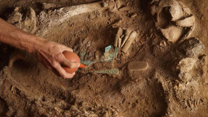 Khu nghĩa địa hàng ngàn năm tuổi ở Metsamor rất rộng lớ khi trải dài trên diện tích hơn 100 hecta. Hiện giới nghiên cứu chưa biết nền văn minh nào đã định cư ở vùng đất quanh Metsamor vào cuối thời Đồ Đồng.