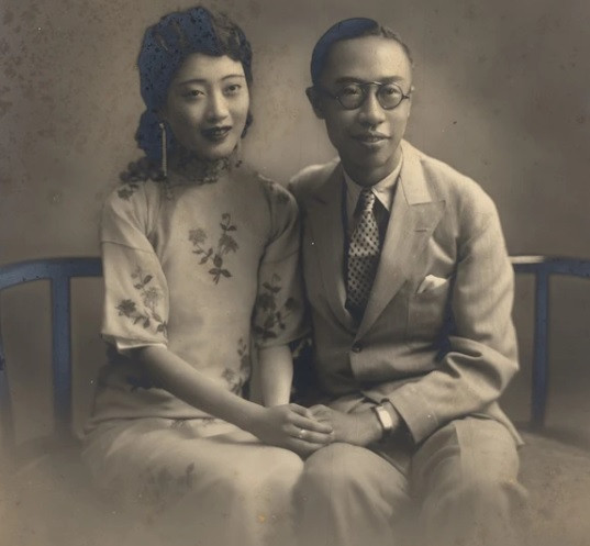 Vua Phổ Nghi và hoàng hậu Uyển Dung. Lễ thành hôn của hai người được tổ chức long trọng, xa hoa vào năm 1922.