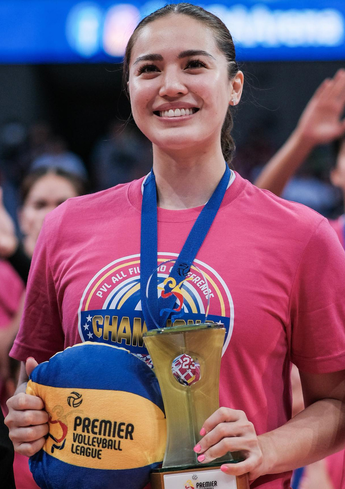 Cô chơi bóng chuyền khi còn học phổ thông và từng giữ vai trò đội trưởng đội bóng chuyền nữ trường Đại học De La Salle (Philippines) giai đoạn 2012-2015. Trong sự nghiệp thi đấu, Michele từng nhiều lần được vinh danh là “Người cản phá xuất sắc” và “Cầu thủ hay nhất trận”.