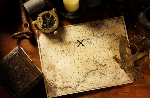 Theo các ghi chép, một người đàn ông tên là Thomas Jefferson Beale đã tìm ra kho báu này năm 1818 ở Colorado, Mỹ. Về sau, ông đem kho báu khổng lồ trên chôn giấu ở một địa điểm bí mật tại Bedford, Virginia.