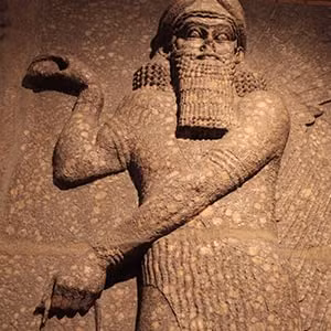 Những người Anunnaki được mô tả đến từ thiên đường. Họ ghé thăm Trái đất, tiếp xúc với nền văn minh Sumer nhằm giúp đỡ con người có cuộc sống tốt hơn như truyền bá kiến thức, một số kỹ thuật trong trồng trọt, chăn nuôi, xây dựng...