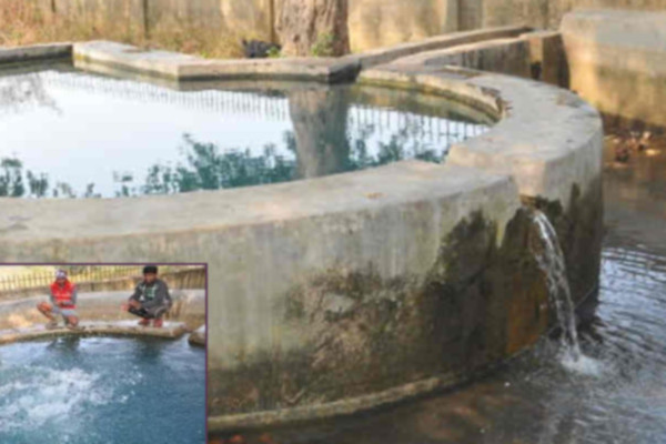 Hai thành phần này có trong nước hồ sẽ giúp chữa lành các bệnh ngoài da. Tuy đã tìm ra lời giải khoa học nhưng nhiều người dân vẫn tin rằng đó là một phép lạ.