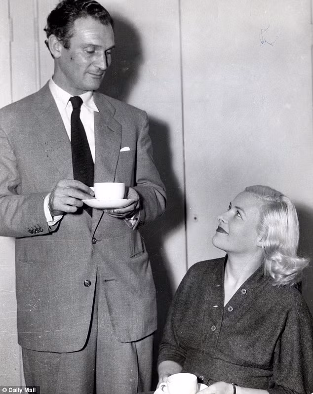 Sau khi trở lại Đức, ông Chapman được trao thưởng huy chương, tặng du thuyền và tiền thưởng 100.000 mark. Trong thời gian sau đó, ông tiếp tục cung cấp thông tin tình báo sai lệch cho Đức quốc xã trong khi vẫn làm việc cho tình báo Anh.