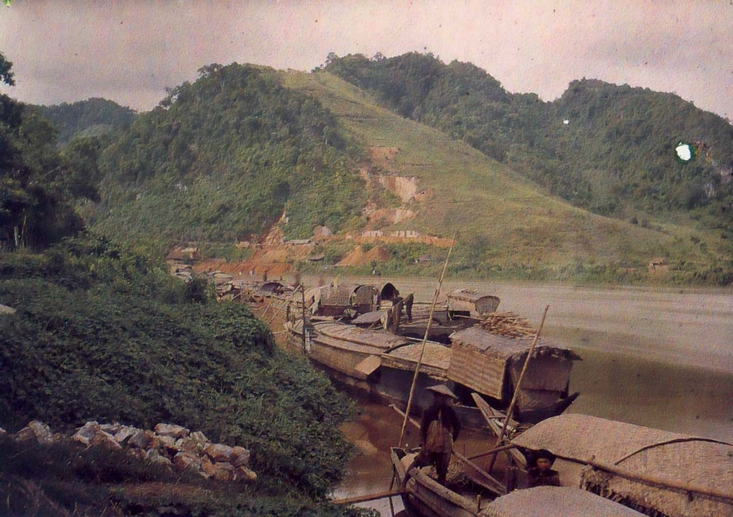 Cuộc sống trên sông nước của người dân miền Bắc Việt Nam.