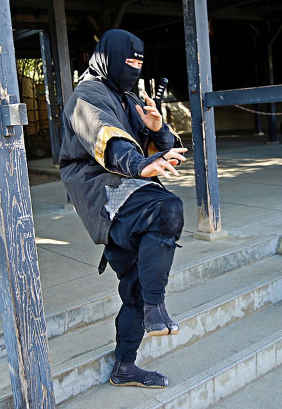 Để trở thành một ninja giỏi, mỗi cá nhân phải thành thạo nhiều kỹ năng xuất thần. Trong số này có ninjutsu - nghệ thuật tàng hình của ninja khiến nhiều người tò mò.