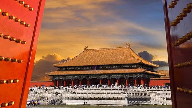 Theo đó, đồi Cảnh Sơn được xem là sự khởi đầu của vương triều hưng thịnh của vua Chu Đệ cũng như của nhà Minh. Dù vậy, nhà Minh vẫn không thể trường tồn.