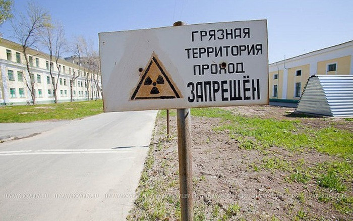 Đổi lại, những người sinh sống ở các thành phố khép kín bao gồm kỹ sư, nhà khoa học, quân nhân... thường có chế độ phúc lợi đặc biệt bao gồm thu nhập cao hơn, dịch vụ chăm sóc y tế tốt hơn...