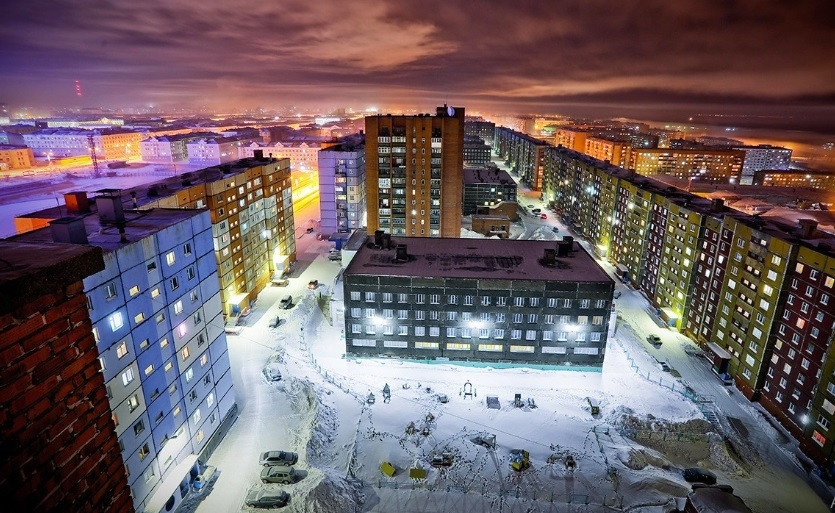 Norilsk là một trong những thành phố khép kín của Liên Xô. Thành phố này nằm phía trên Vòng Bắc Cực, phía Đông sông Yenisei và phía Nam bán đảo Taymyr. Chính quyền Liên Xô thành lập Norilsk vào những năm 1920 nhằm khai thác và tận dụng các nguồn tài nguyên khoáng sản tại nơi đây.