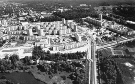 Nằm ở những khu vực xa xôi hẻo lánh, những thành phố khép kín được Liên Xô thành lập kể từ những năm 1940. Trong suốt nhiều năm, công chúng không hề biết đến sự tồn tại của những thành phố này vì không có đường đi chính thức và không có tên trong bất cứ tấm bản đồ nào được lưu hành ở Liên Xô cũng như trên thế giới.