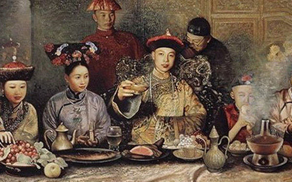 Sau khi nghe xong "tiên tri" của thầy tướng số, vua Càn Long rời đi với vẻ mặt bình thản nhưng trong lòng khá rối ren. Đi được một đoạn, ông sai người quay lại thủ tiêu thầy tướng số.