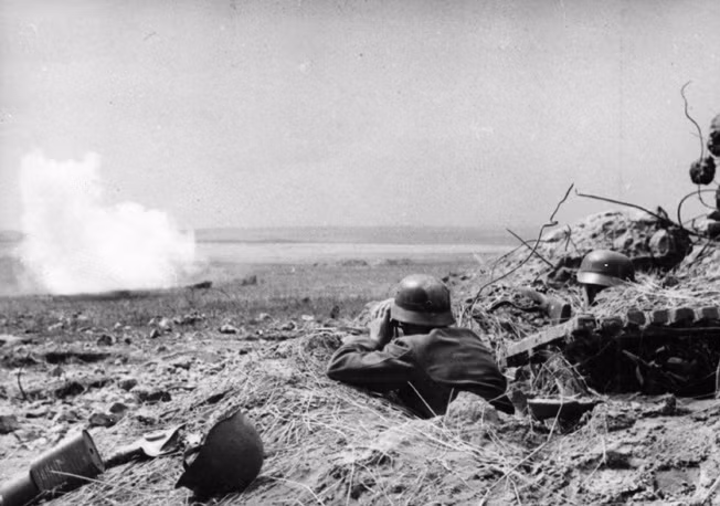 Nguyên do là bởi Belorussia có địa hình phức tạp với khoảng 20.000 sông suối và 11.000 hồ, đầm. Nếu lực lượng Liên Xô tấn công theo hướng này thành công thì sẽ làm tiêu hao lượng lớn binh sĩ phát xít Đức, cắt đứt đường rút lui của Cụm tập đoàn quân Bắc Ukraine. Từ đây, Liên Xô sẽ tiến tới giải phóng hoàn toàn lãnh thổ trước khi tiến quân vào Ba Lan rồi hướng thẳng đến Berlin.