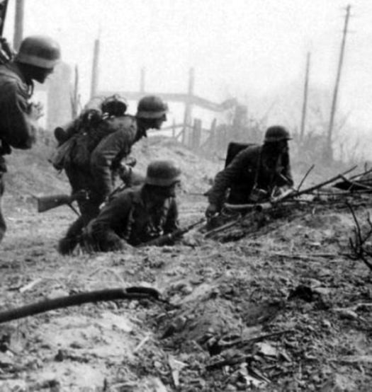 Theo đó, các cuộc giao tranh giữa lực lượng Liên Xô với Đức quốc xã tại Belorussia và các khu vực lân cận diễn ra vô cùng khốc liệt. Cuối cùng, với tương quan sức mạnh quân sự lớn hơn, Hồng quân Liên Xô đánh bại lực lượng phát xít Đức.