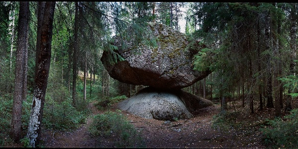 Đây chỉ là những giả thuyết chưa được xác thực. Vì vậy, nhiều chuyên gia, nhà khoa học vẫn nỗ lực đi tìm lời giải về tảng đá Kummakivi.