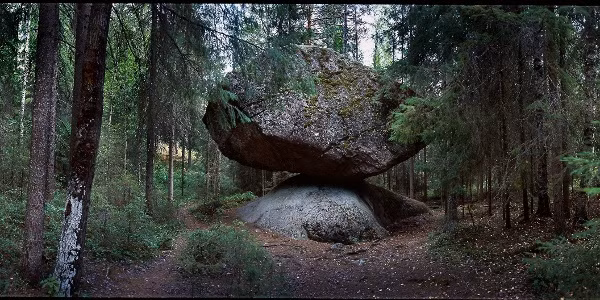 Đây chỉ là những giả thuyết chưa được xác thực. Vì vậy, nhiều chuyên gia, nhà khoa học vẫn nỗ lực đi tìm lời giải về tảng đá Kummakivi.