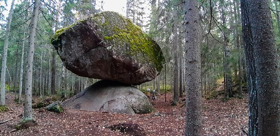 Vào khoảng 12.000 năm trước, các dòng sông băng trôi về phía bắc của khu vực này và được cho là đã tạo ra tảng đá Kummakivi như hiện nay.