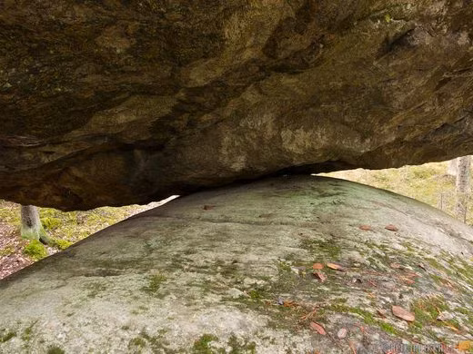 Dù vậy, trong suốt nhiều thập kỷ qua, tảng đá cân bằng Kummakivi chưa bao giờ xê dịch. Ngay cả khi nhiều người dùng lực tác động lên tảng đá kỳ lạ này thì Kummakivi vẫn không nhúc nhích một chút nào.