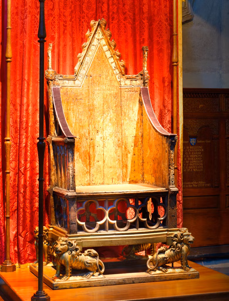 Để chuẩn bị cho lễ đăng quang Vua Charles III, Tu viện Westminster thông báo đang tiến hành trùng tu ngai vàng cổ.