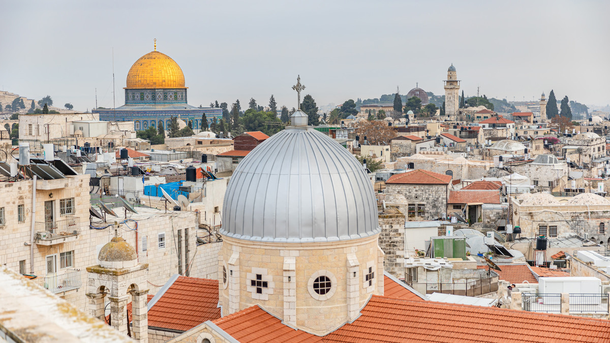 Chính vì điều này mà Jerusalem thu hút các du khách luôn mang sẵn trong mình sự mềm yếu và mộ đạo. Vậy nên, khi đặt chân tới miền đất Thánh này, họ dễ bị kích động do niềm tin tôn giáo mà mình luôn thờ phụng và trở nên hoang tưởng hay gặp ảo giác.