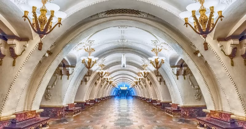 Kiến trúc tuyệt đẹp tại các trạm tàu điện ngầm khiến nhiều người cứ ngỡ đó là những cung điện lớn nằm sâu trong lòng đất.