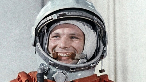 Ngày 12/4/1961 trở thành dấu mốc quan trọng trong cuộc đời phi hành gia Yuri Gagarin huyền thoại của Liên Xô. Vào ngày hôm ấy, ông đã thực hiện chuyến bay dài 108 phút trong không gian khi tàu vũ trụ Vostok của ông hoàn thành một cuộc cách mạng quanh trái đất. Theo đó, ông trở thành người đầu tiên bay vào vũ trụ.