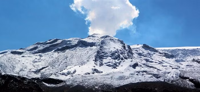 Lần gần nhất núi lửa Nevado del Ruiz phun trào gây hiệu quả nghiêm trọng là vào năm 1985. Đây là vụ phun trào núi lửa có số người thiệt mạng lớn thứ 4 trong lịch sử thế giới khi thảm kịch thiên nhiên này cướp đi tính mạng của khoảng 25.000 người.