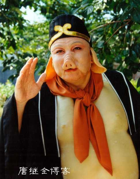 3. Di Tinh Hoán Đẩu: Có thể hoán đổi vạn vật trong vũ trụ cho nhau, từ Thần thánh, con người cho đến các loài thú vật hay quỷ quái, yêu ma; 4. Hồi Thiên Phản Nhật: Đêm tối sẽ lập tức biến thành ban ngày nhờ có phép thuật này; 5. Hoán Vũ Hô Phong: Chỉ cần thích mưa là có, mà thích gió cũng lại có luôn;