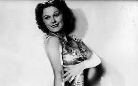 Marika là một trong những diễn viên đình đám nhất Hollywood thời bấy giờ. Bà không chỉ thông minh, xinh đẹp, quyến rũ mà còn duyên dáng, thanh lịch. Vì vậy, chính quyền Hitler muốn bà tham gia vào cỗ máy tuyên truyền của Đức.