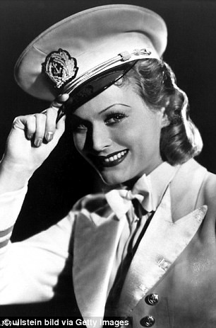 Thế nhưng, Hitler và chính quyền Đức quốc xã không thể ngờ rằng, Marika là điệp viên của Liên Xô. Bà làm gián điệp cho Liên Xô từ năm 1940. Thậm chí, chồng của Marika là đạo diễn Georg Jacoby cũng là gián điệp cho chính quyền Moscow.