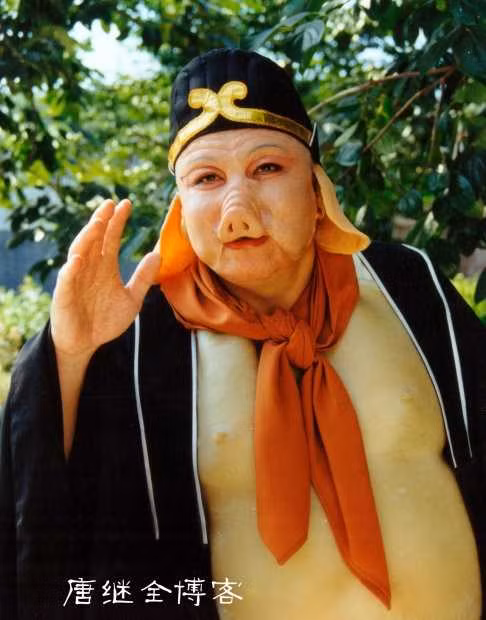 3. Di Tinh Hoán Đẩu: Có thể hoán đổi vạn vật trong vũ trụ cho nhau, từ Thần thánh, con người cho đến các loài thú vật hay quỷ quái, yêu ma; 4. Hồi Thiên Phản Nhật: Đêm tối sẽ lập tức biến thành ban ngày nhờ có phép thuật này; 5. Hoán Vũ Hô Phong: Chỉ cần thích mưa là có, mà thích gió cũng lại có luôn;