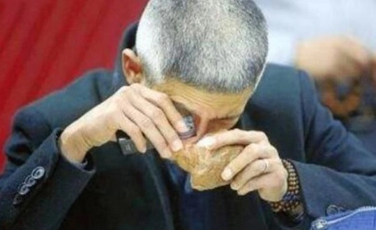 Nếu bán hòn đá này thì cuộc sống của ông Lưu và gia đình sẽ có được một số tiền rất lớn mà cả đời chưa từng nghĩ đến. Ảnh trong bài mang tính minh họa.