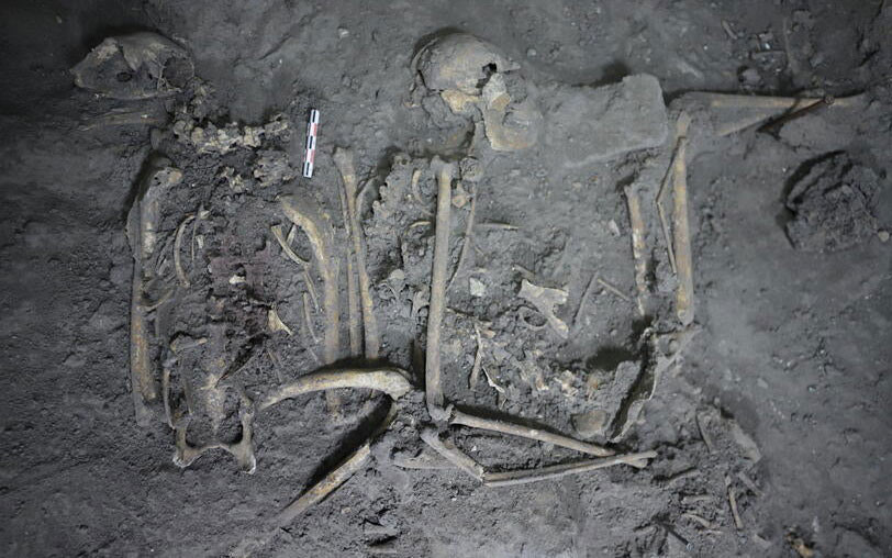 Tiến sĩ Nawa Saugiyama từ Đại học California ở Riverside (Mỹ) đã dẫn đầu một nhóm nghiên cứu tiến hành cuộc khai quật ở khu phức hợp Plaza of Columns, Teotihuacán, Mexico. Theo đó, họ tìm thấy một mộ cổ chất đầy báu vật của người Maya có niên đại khoảng 1.700 tuổi.