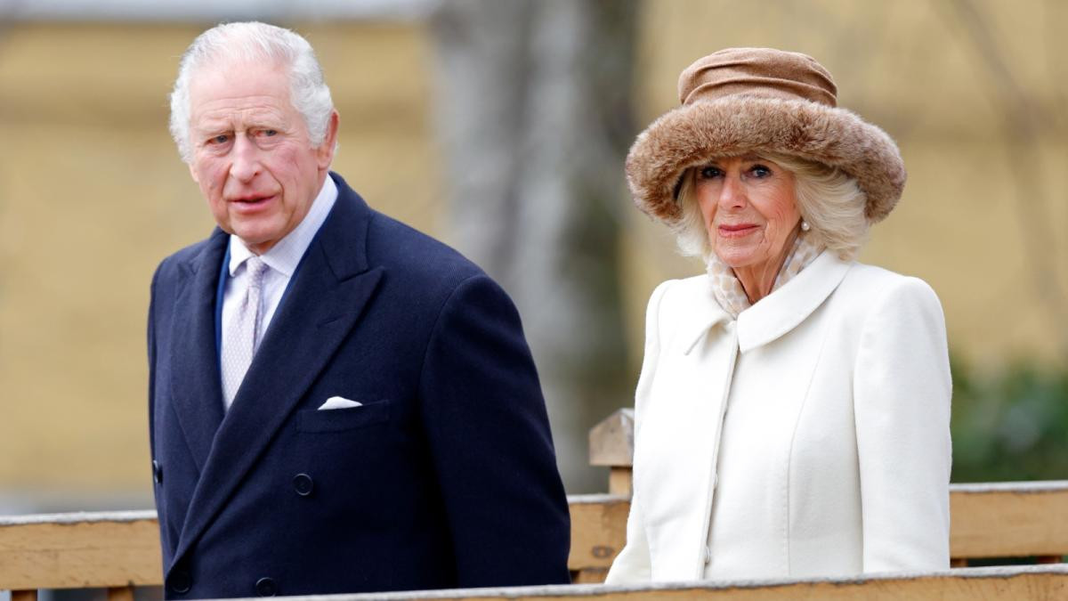 Sau lễ đăng quang, Vua Charles và Hoàng hậu Camilla sẽ diễu hành qua đường phố London. Mặc dù quãng đường dài hơn so với hành trình đến Tu viện Westminster nhưng quãng đường này chỉ bằng 1/3 hành trình dài 7,2 km mà Nữ hoàng Elizabeth đã thực hiện trong lễ đăng quang vào 70 năm trước.