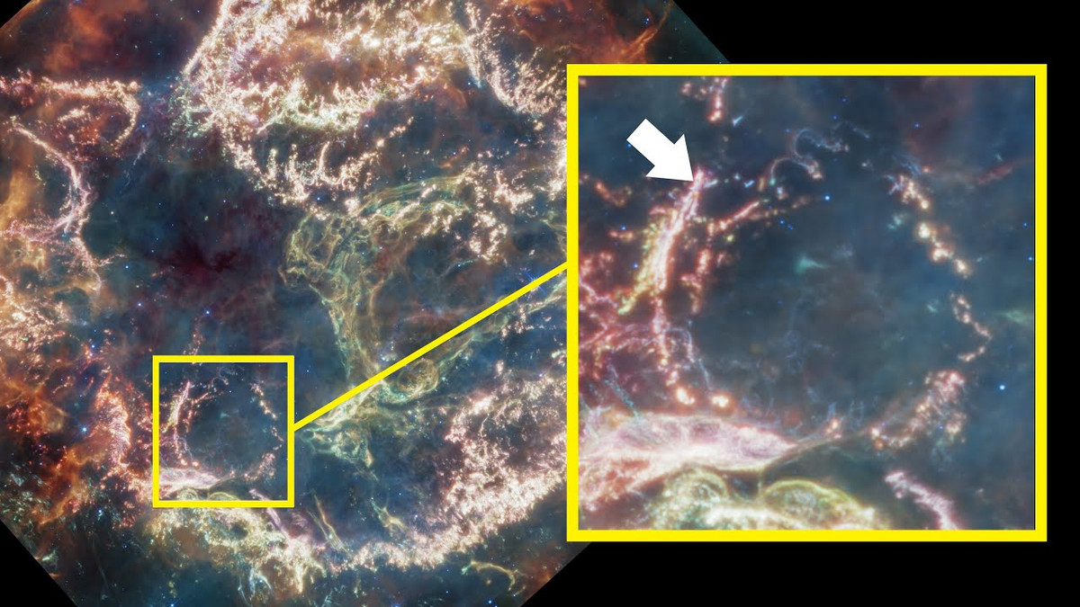 "Chúng tôi đặt biệt danh cho nó là quái vật xanh. Nếu quan sát kỹ, bạn sẽ nhận thấy nó lỗ rỗ như những bong bóng nhỏ. Hình dạng và độ phức tạp này là bất ngờ và khó hiểu", trợ lý giáo sư Danny Milisavljevic tại Đại học Purdue chia sẻ về ảnh chụp tàn dư siêu tân tinh Cassiopeia A mới được NASA công bố.