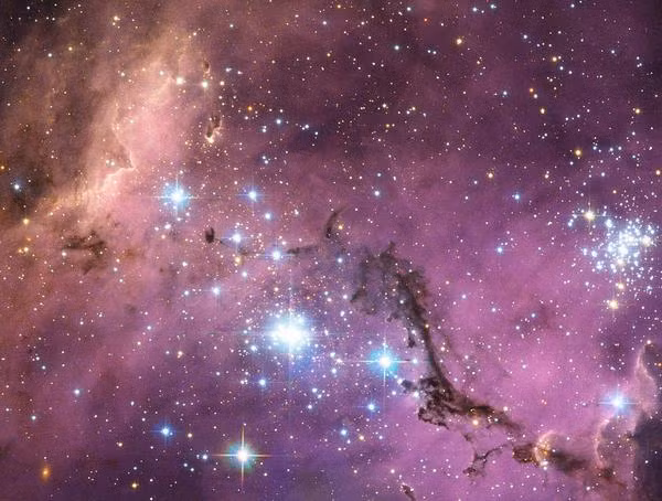 Các nhà nghiên cứu phát hiện thiên hà chứa Trái đất Milky Way (Ngân Hà) đã va chạm với nhiều thiên hà khác trong lịch sử 13,8 tỷ năm của vũ trụ. Theo đó, Ngân Hà cũng được xem là một "quái vật" trong vũ trụ. Hiện nay, Ngân Hà đang trong quá trình "nuốt chửng" Đám mây Magellan Lớn (LMC).