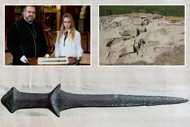 Vào những năm 1980, các chuyên gia tiến hành cuộc khai quật tại một cung điện ở địa điểm khảo cổ Arslantepe, Thổ Nhĩ Kỳ. Theo đó, họ đã tìm thấy một số thanh kiếm cổ và dao găm.