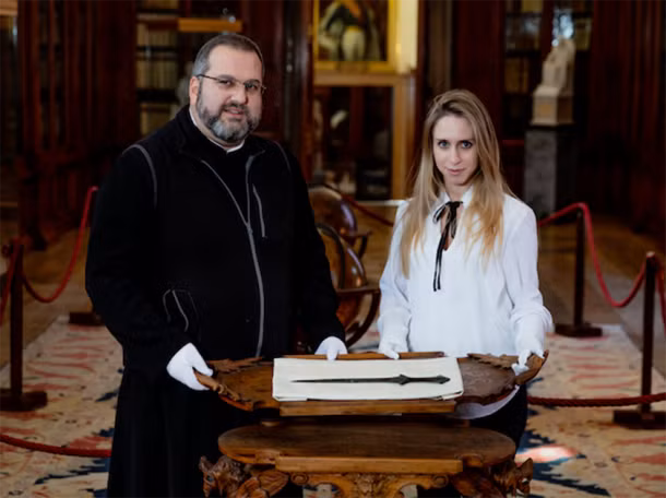 Về chế tác, những thanh kiếm được tìm thấy ở Arslantepe được rèn từ đồng arsenical. Đây là một hợp kim thường được sử dụng trước khi đồng được sử dụng rộng rãi.