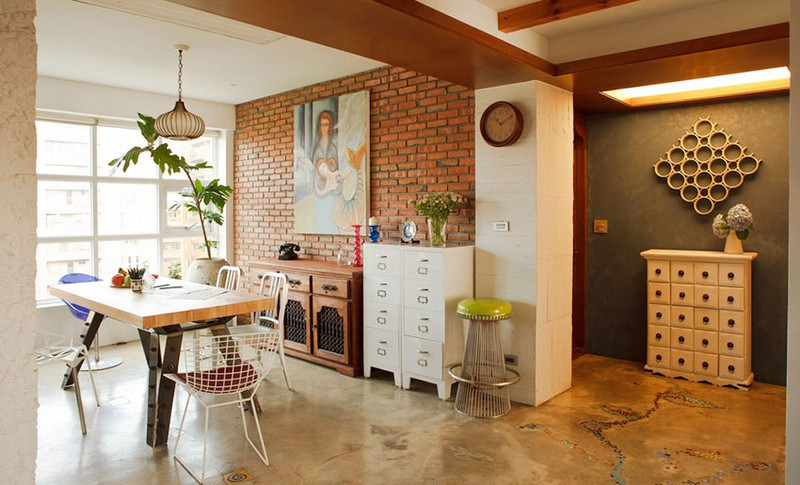 Chọn phong cách thiết kế mở, gia chủ đã phần nào giải quyết được vấn đề thông gió và ánh sáng cho căn hộ.