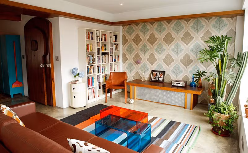 Cây xanh đặt gần cửa để lấy được ánh sáng và gió trời.