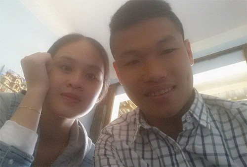 Không còn là bạn gái tin đồn, Ngọc Linh vừa được Trần Hữu Đông Triều giới thiệu, công khai là bạn gái thông qua một số hình ảnh chia sẻ trên Facebook.