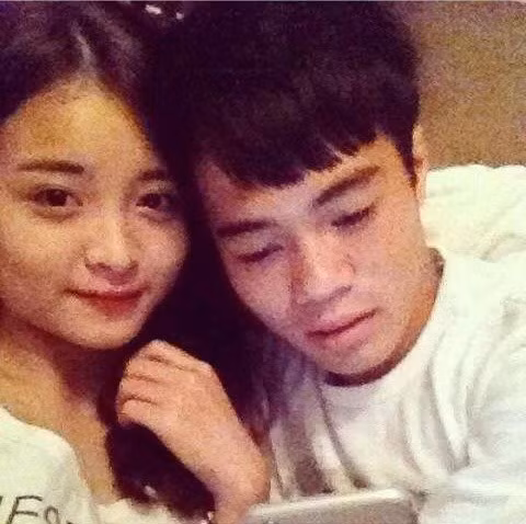 Cô bạn xinh đẹp trong bức ảnh rất tình cảm chụp cùng Văn Toàn, tiền đạo U19 là Lan Anh. Văn Toàn - Lan Anh từng có rất nhiều bức ảnh thân thiết đăng trên mạng xã hội tạo sự tò mò lớn với các fan.