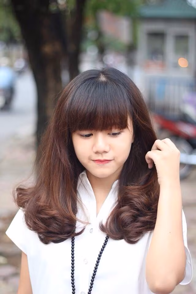 Kiều Oanh sinh năm 2000, hiện là học sinh lớp 9 trường THCS Thịnh Quang, Hà Nội. Cô bạn nhỏ tỏ ra rất thân thiết với Thanh Hậu nhưng đến nay vẫn chưa lên tiếng về mối quan hệ của hai người.