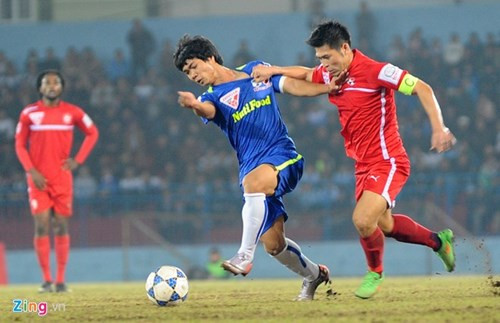 Trong lĩnh vực thể thao, bóng đá, phong độ giảm sút của Công Phượng và thành tích bết bát của CLB Hoàng Anh Gia Lai trong vài vòng đấu V.League gần đây cũng là đề tài được mổ xẻ trong tuần qua.