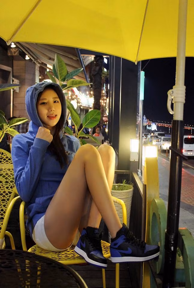 Hiện tại, ngoài công việc của một huấn luyện viên thể dục thẩm mỹ, Ye Jung Hwa còn nhận được rất nhiều lời mời làm người mẫu, chụp ảnh cho các tạp chí phái đẹp.