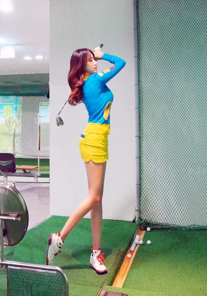 Ngoài thân hình gợi cảm, bốc lửa, Ye Jung Hwa còn có một "vũ khí đốn tim" người khác nữa là khuôn mặt xinh như búp bê và từng được khẳng định là mộc mạc, không dao kéo.