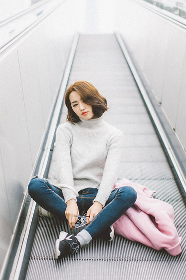 Người đẹp có nickname Mandy, sinh năm 1994 từ lâu đã được cư dân mạng, các tín đồ thời trang Trung Quốc biết đến là một hot girl xinh đẹp như Bạch Tuyết, cá tính và có gout ăn mặc cực chuẩn.